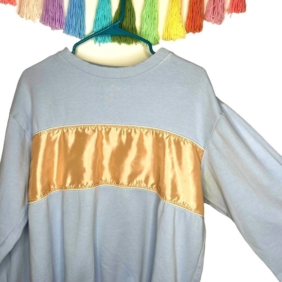 Urban Outfitters Blue Rose Gold Color blocked Crew Neck Sweatshirt Size Medium - Picture 4 of 12